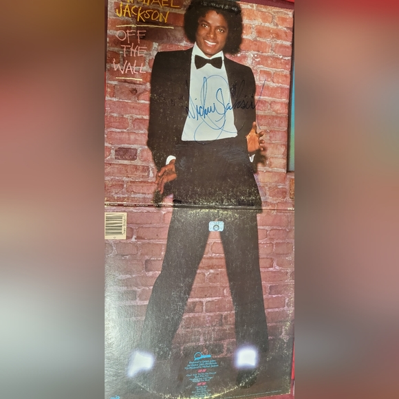 MICHAEL JACKSON AUTOGRAPHED VINYL - Picture 2 of 6